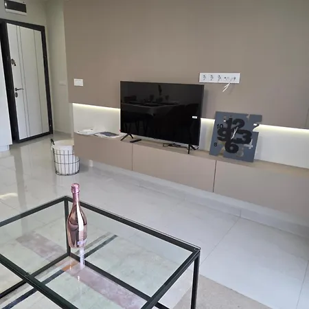 Neu 2025 Emila Romana Boutique- Modernes Luxury Living アパート