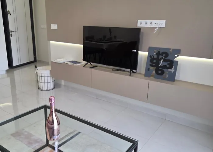 Neu 2025 Emila Romana Boutique- Modernes Luxury Living Апартамент