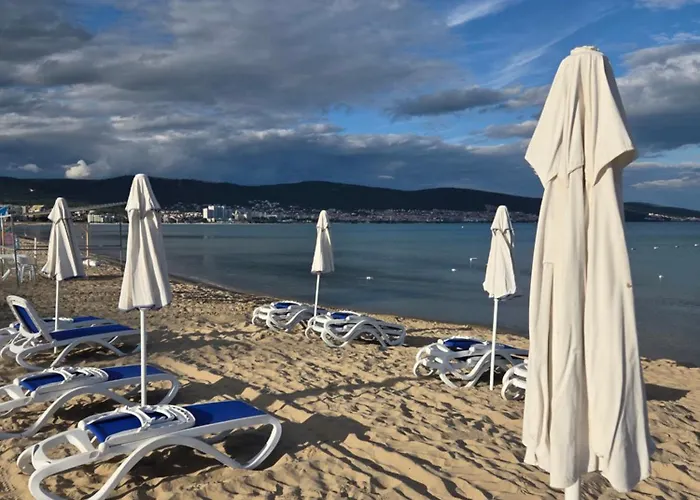 Neu 2025 Emila Romana Boutique- Modernes Luxury Living Апартамент